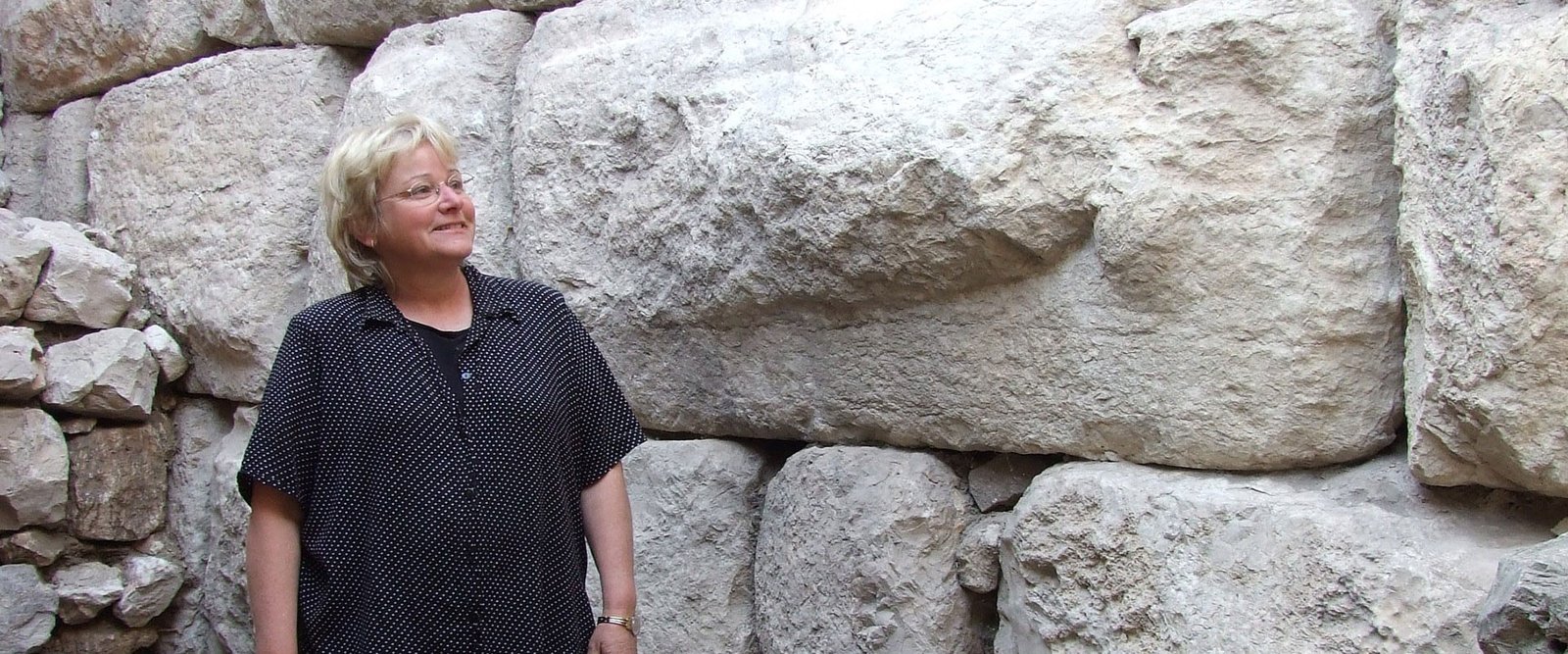 Dr Eliat Mazar e o Muro de Salomao em Jerusalem