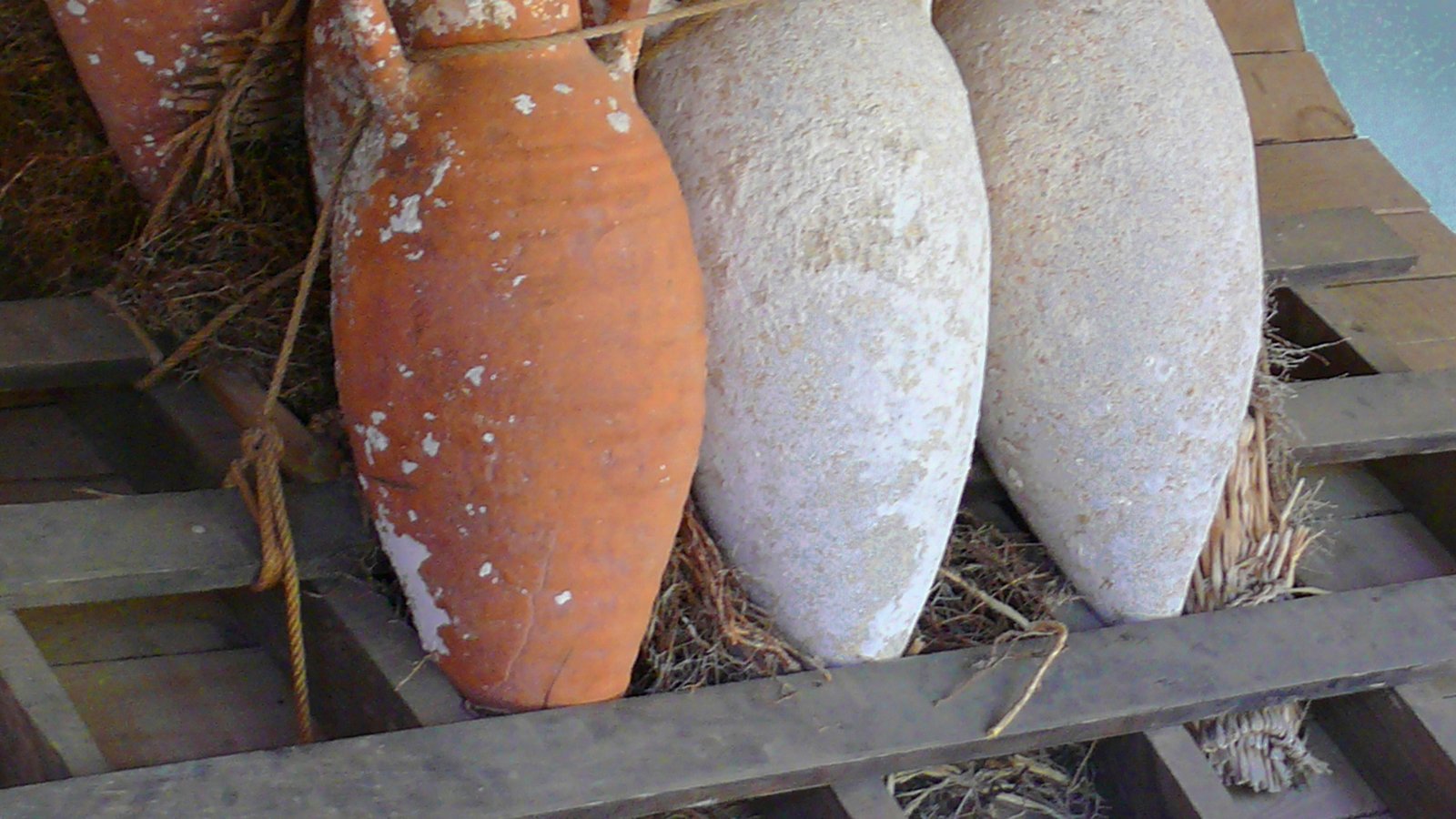 Amphorae stacking