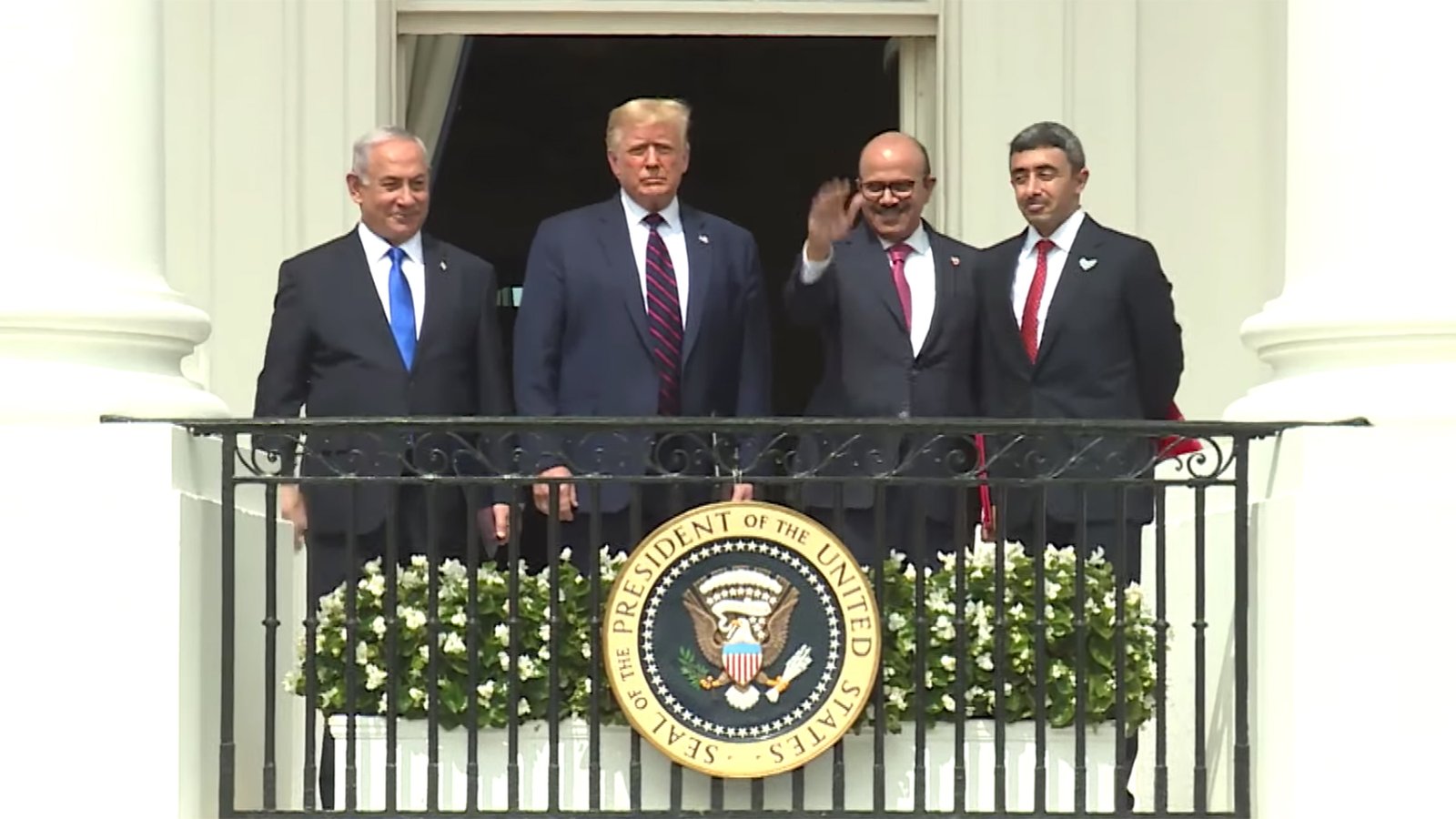 netanyahu e trump com ministros do exterior de emirados e bahrein