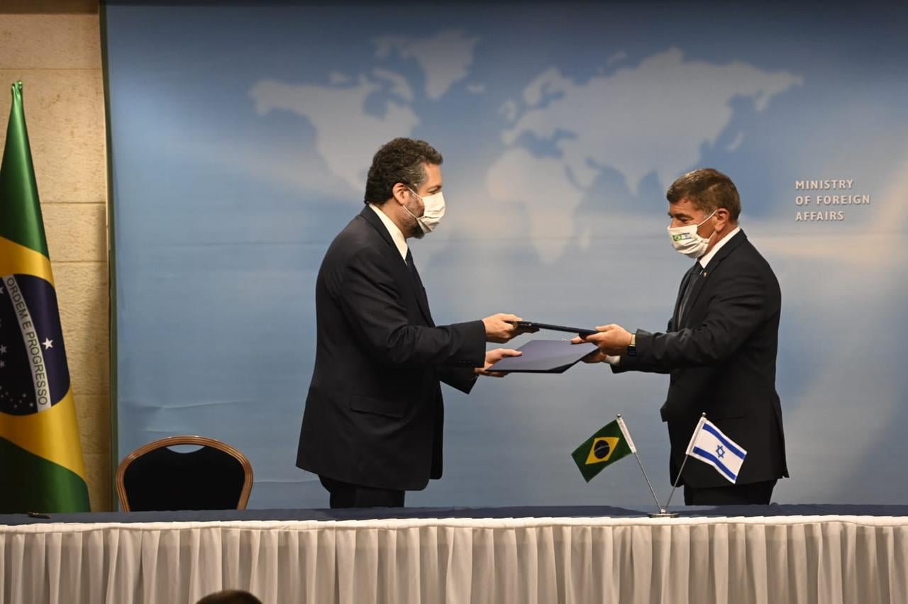 Ernesto Araújo e Gabi Ashkenazi em Israel