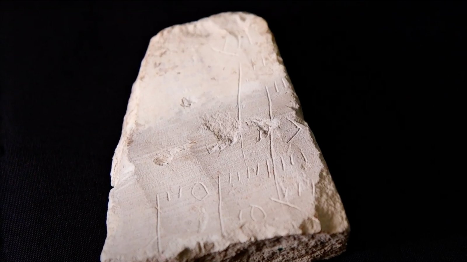 Foto Autoridade de Antiguidades de Israel: Inscrição financeira descoberta na Cidade de Davi