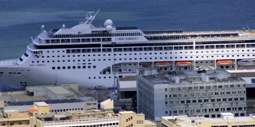 O Porto de Haifa desde o Monte Carmelo
