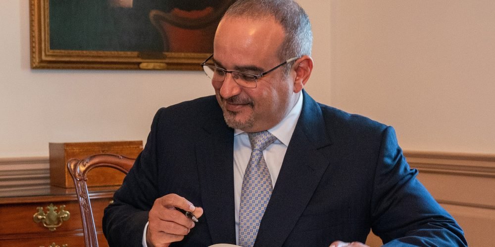 Bahraini Crown Prince Salman bin Hamad Al Khalifa Signs Secretary Pompeos Guestbook  cropped
