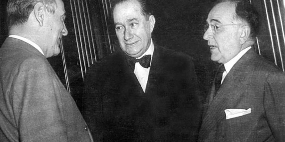Luiz Martins de Souza Dantas, um brasileiro justo entre as nações no mario da foto, ao lado, Getúlio Vargas