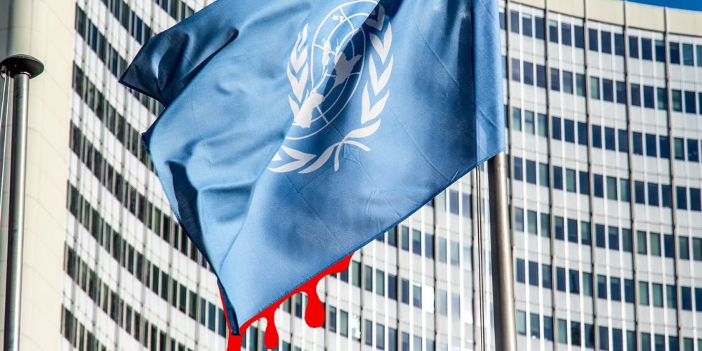 bandeira da onu sangrando