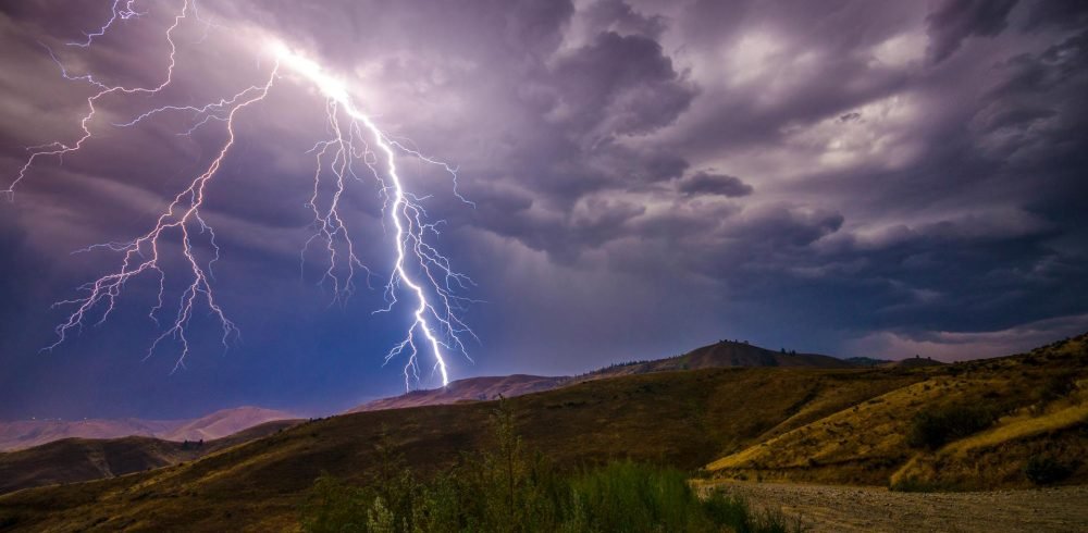 Últimas Notícias: diplomacia, luta contra terrorismo, disputas internas e eleições às portas