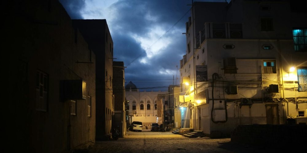 Irã instala fábricas de armamentos subterrâneas no Iêmen e prepara houthis para invasão