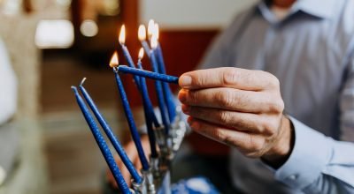 Acendendo as Luzes de Hanukkah